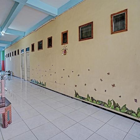 Oyo 91572 Kost Esklusif Barokah Hotel Pasuruan Ngoại thất bức ảnh