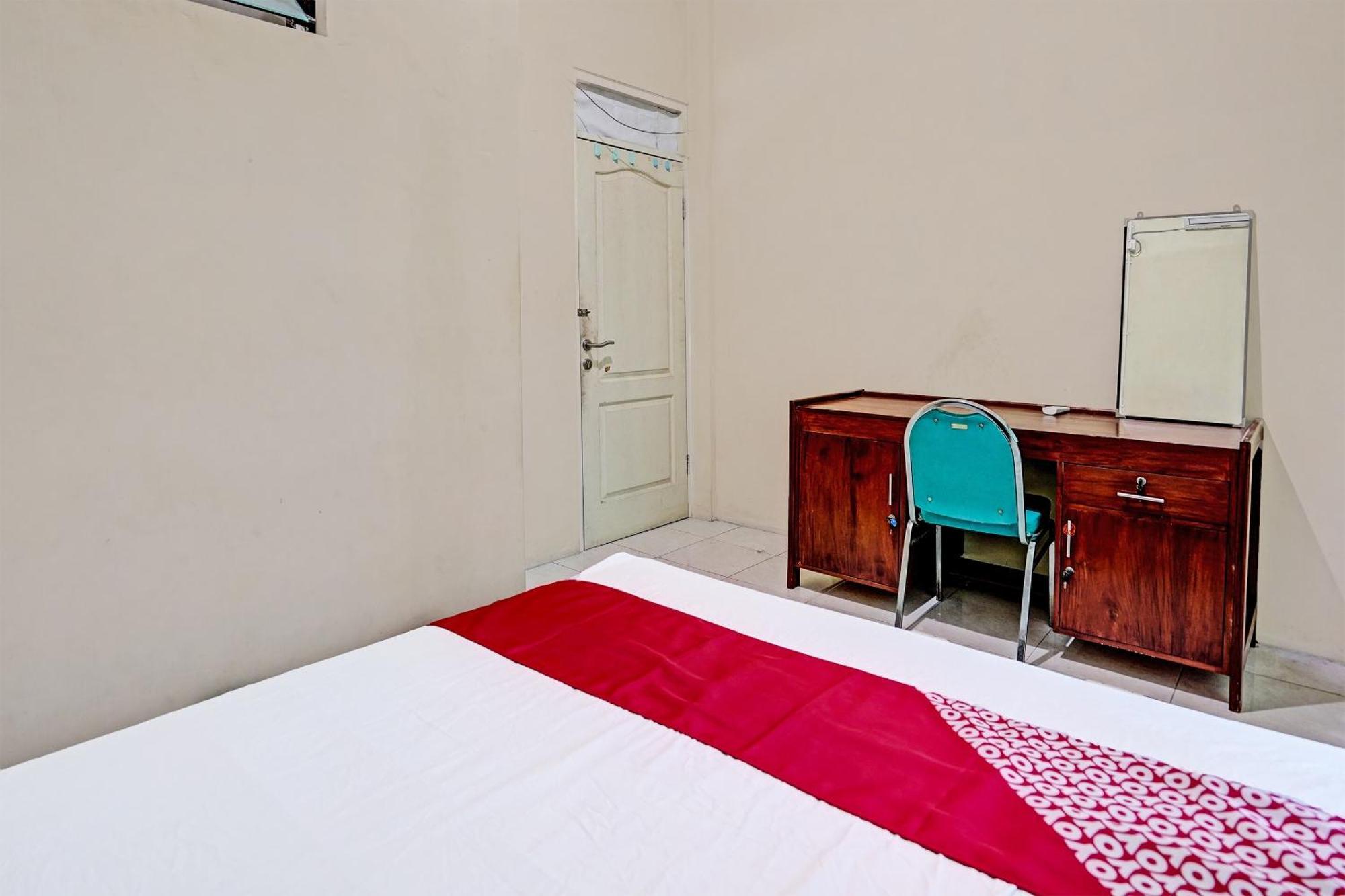 Oyo 91572 Kost Esklusif Barokah Hotel Pasuruan Ngoại thất bức ảnh