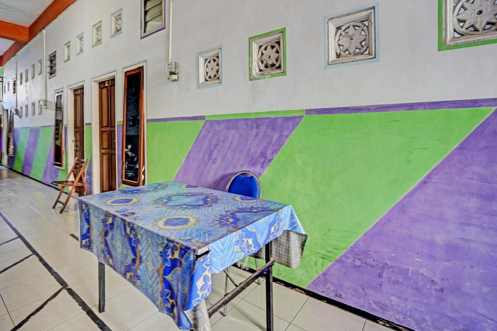 Oyo 91572 Kost Esklusif Barokah Hotel Pasuruan Ngoại thất bức ảnh