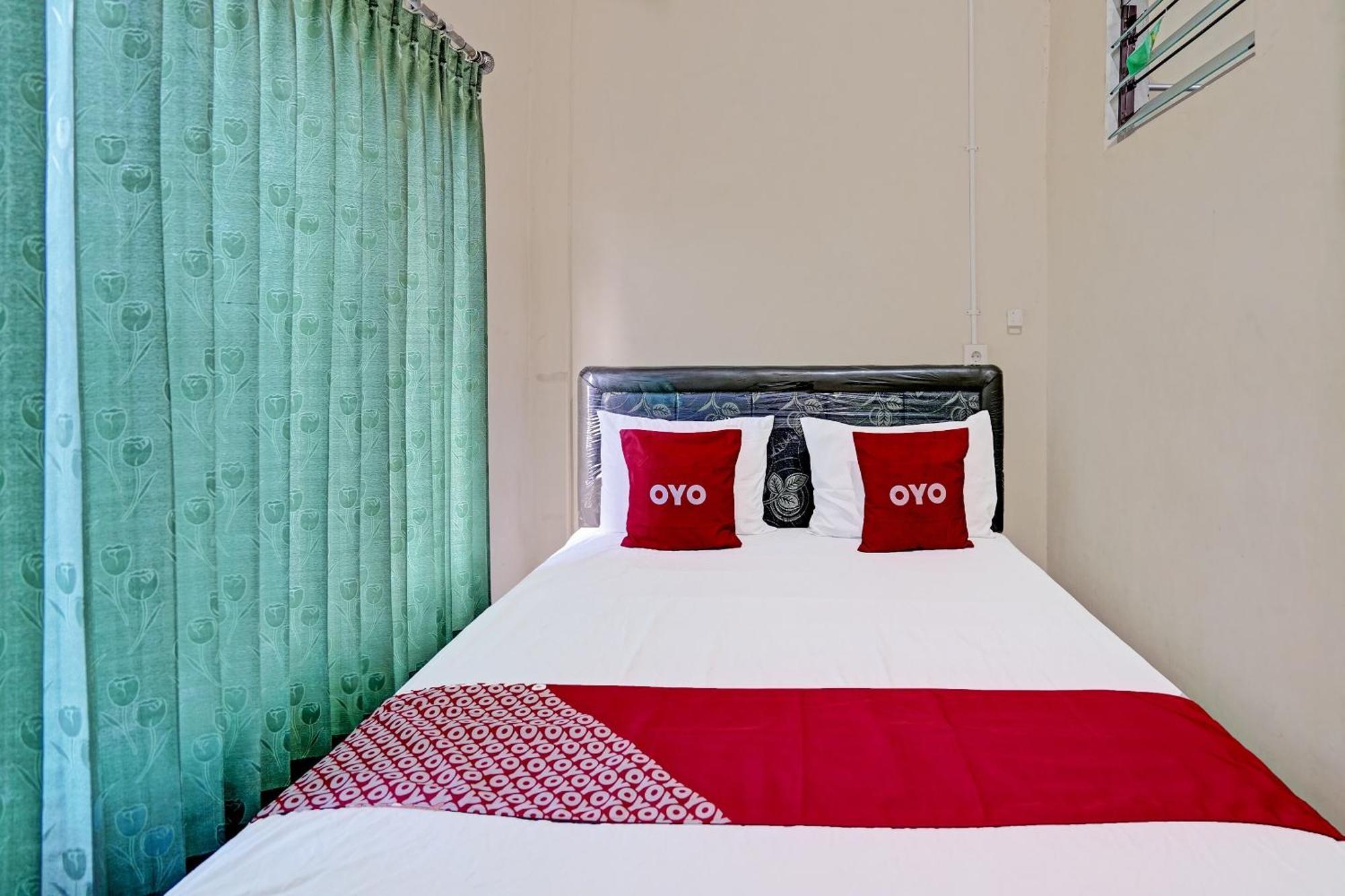 Oyo 91572 Kost Esklusif Barokah Hotel Pasuruan Ngoại thất bức ảnh