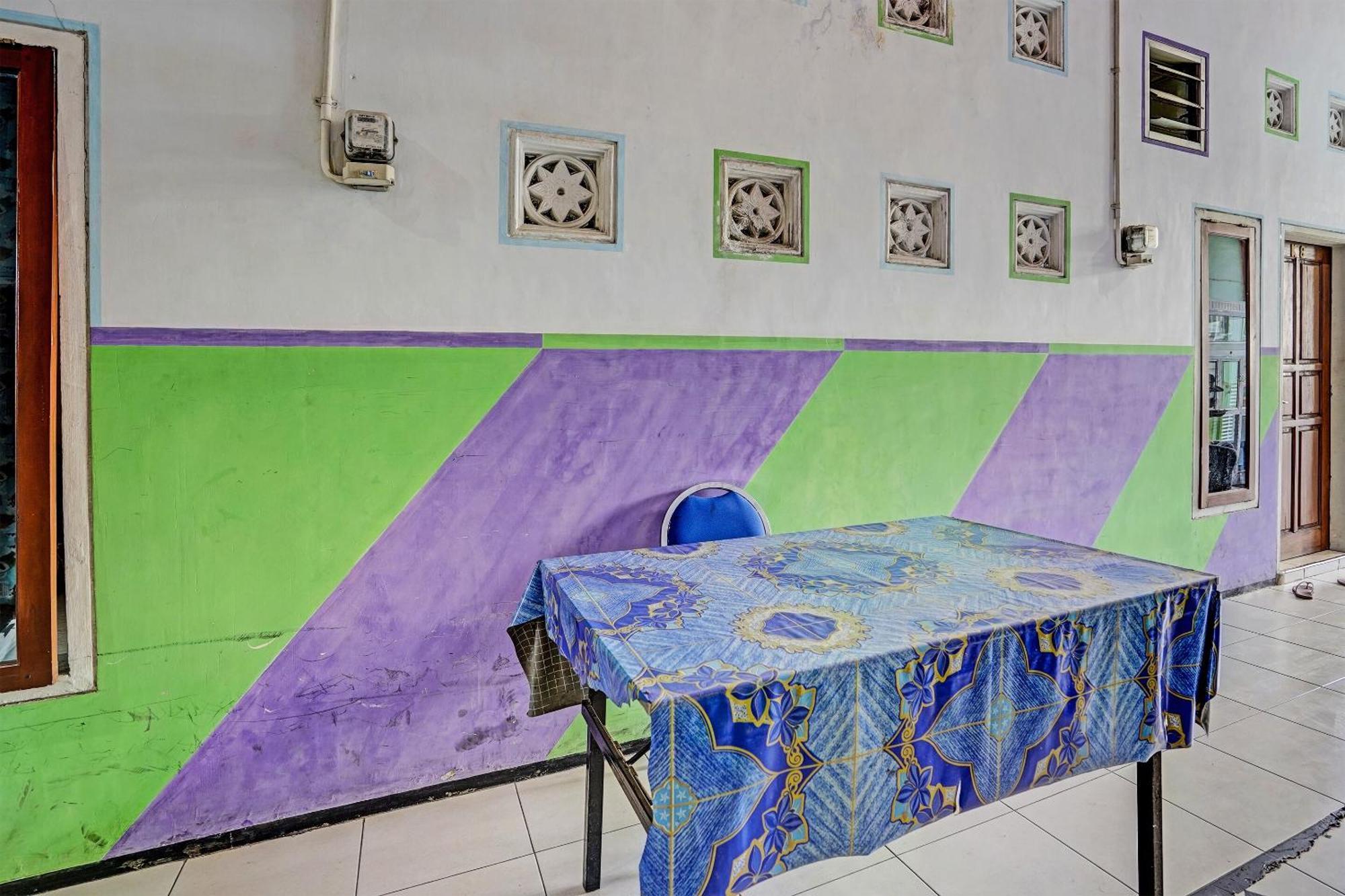 Oyo 91572 Kost Esklusif Barokah Hotel Pasuruan Ngoại thất bức ảnh