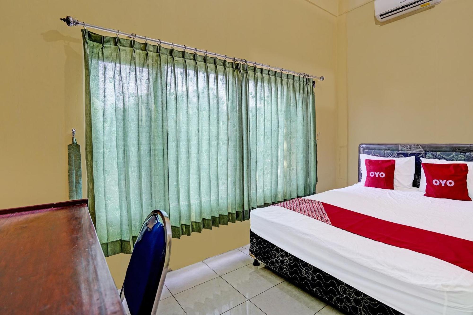 Oyo 91572 Kost Esklusif Barokah Hotel Pasuruan Ngoại thất bức ảnh
