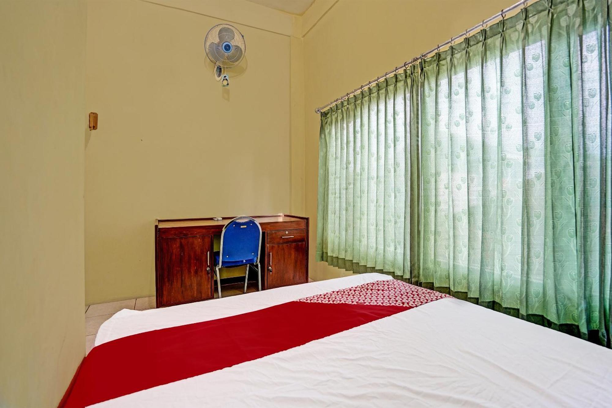 Oyo 91572 Kost Esklusif Barokah Hotel Pasuruan Ngoại thất bức ảnh