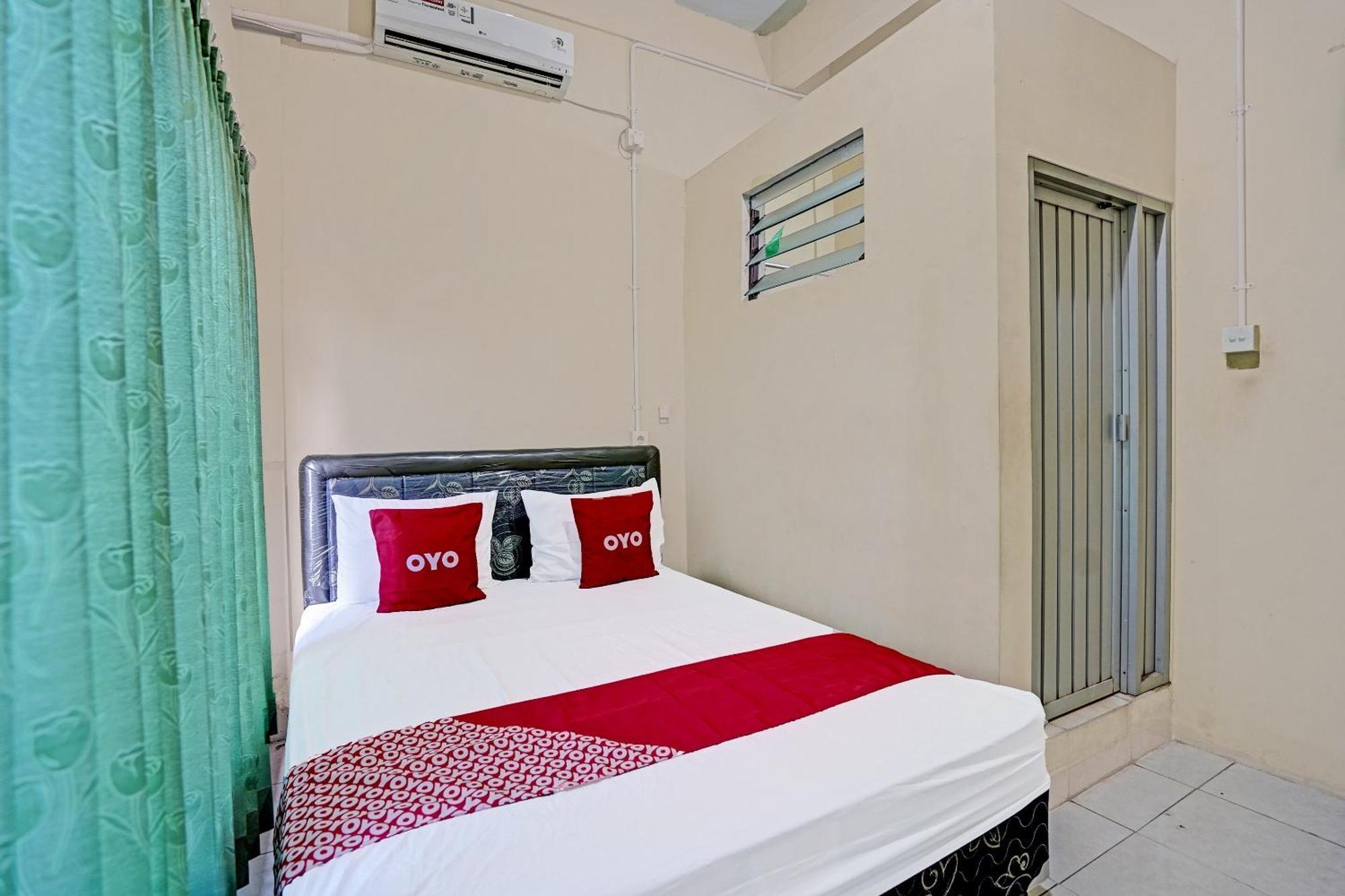 Oyo 91572 Kost Esklusif Barokah Hotel Pasuruan Ngoại thất bức ảnh
