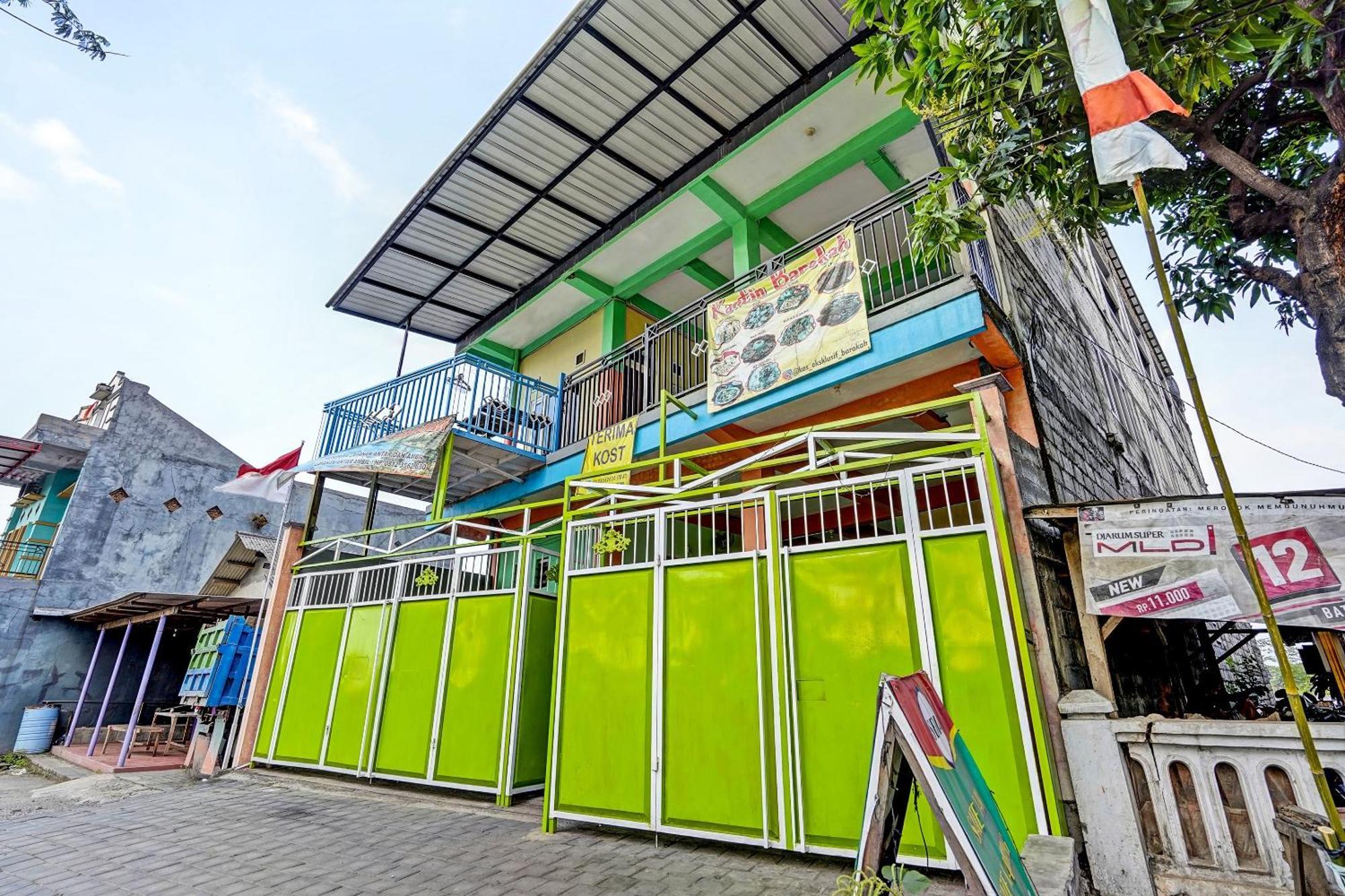Oyo 91572 Kost Esklusif Barokah Hotel Pasuruan Ngoại thất bức ảnh