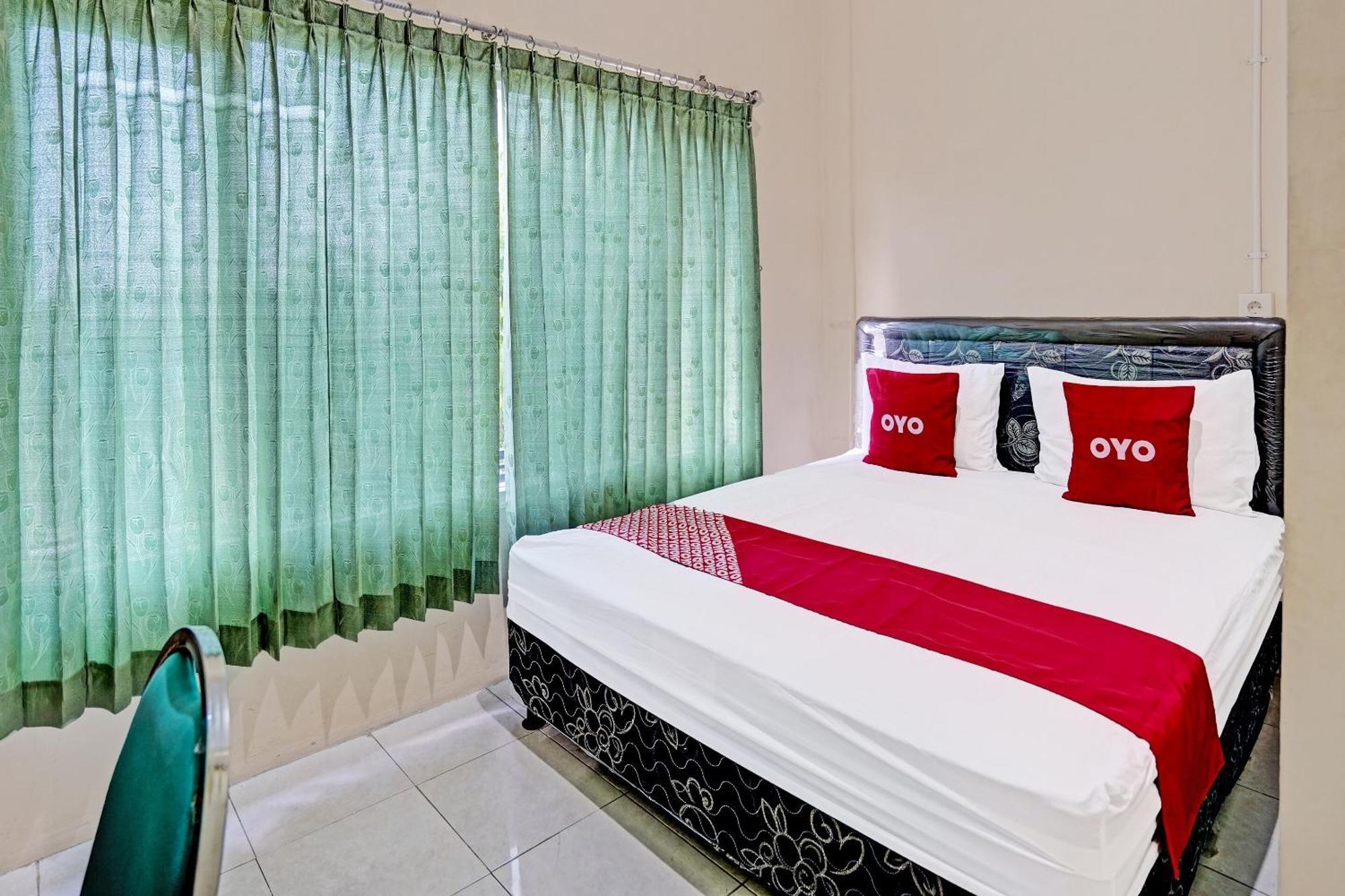 Oyo 91572 Kost Esklusif Barokah Hotel Pasuruan Ngoại thất bức ảnh